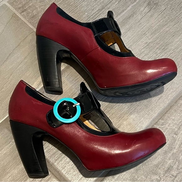 Elegant Red and Black Women's Fluevog Shoes - Picture 4 of 7